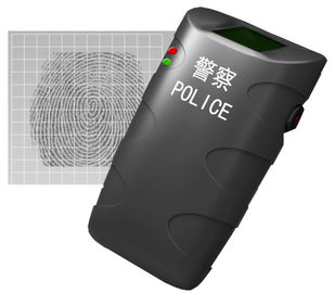 A polícia toma as impressões digitais o equipamento de laboratório judicial do identificador para causas penais