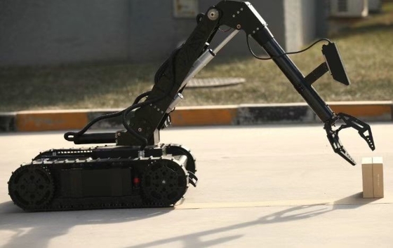Robô do defensor do EOD da segurança e da defesa com braços