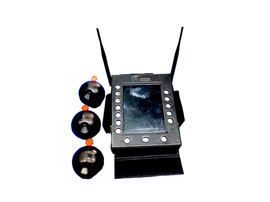 Busca e monitor da bola da fiscalização do campo do ângulo 52° no ambiente escuro